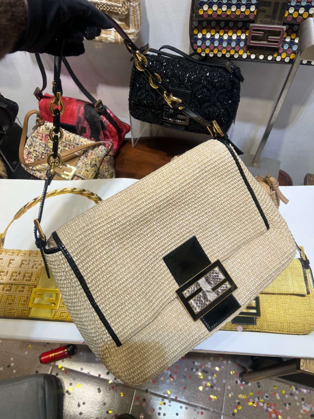 95新 FENDI/芬迪 fendi拉菲草编织法棍单肩包