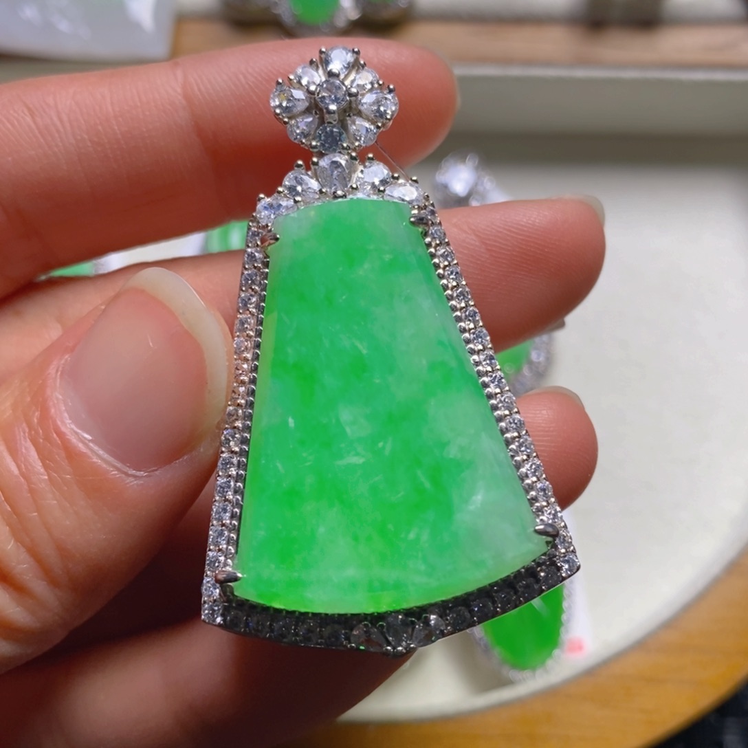 翡翠颈饰银S925镶嵌无事吊坠