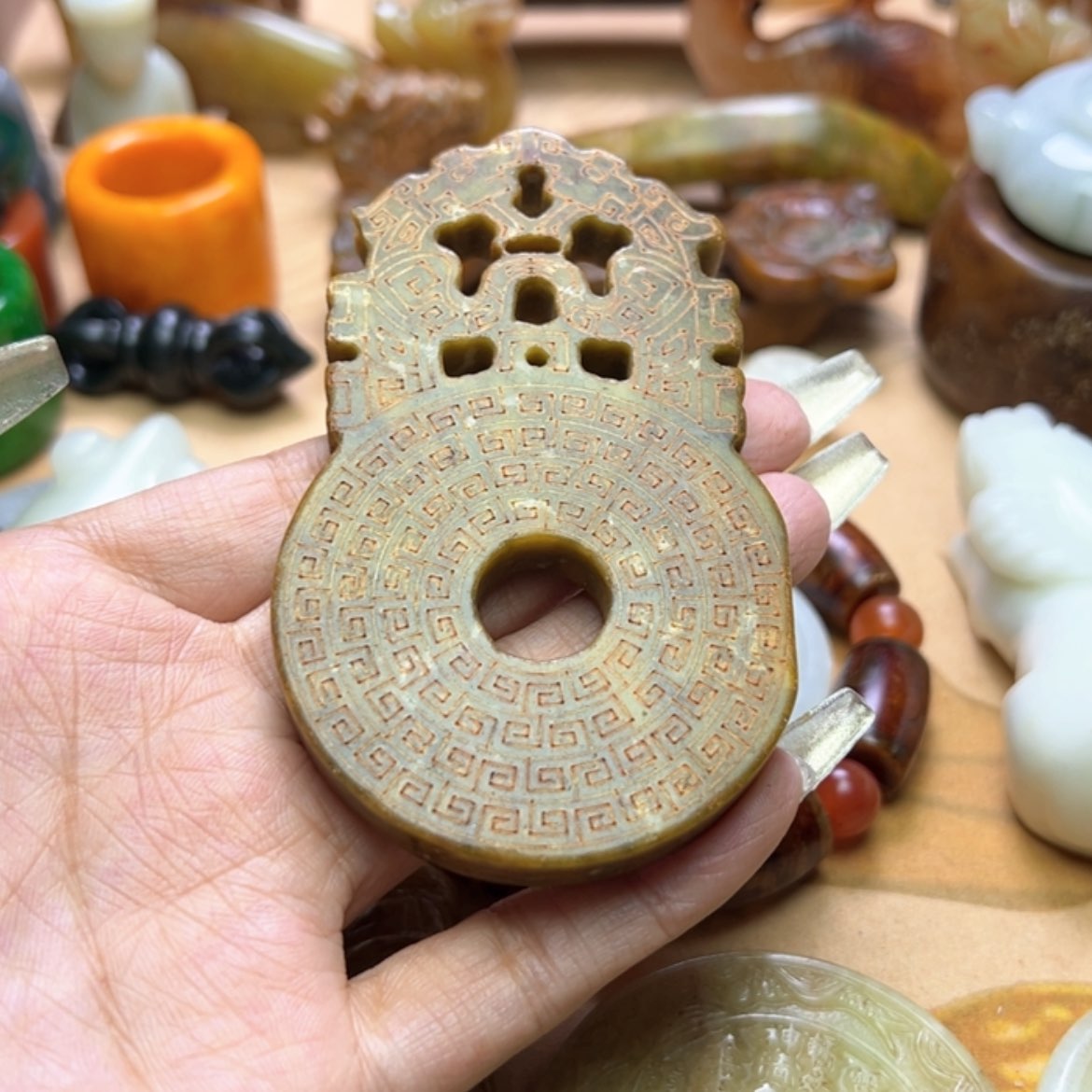 【闪购商品】蛇纹石玉颈饰未镶嵌