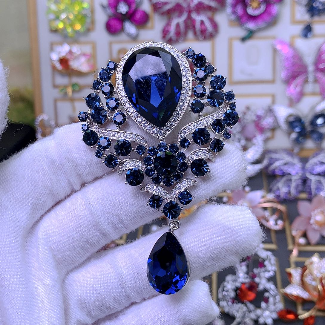 合成立方氧化锆铜胸针胸花