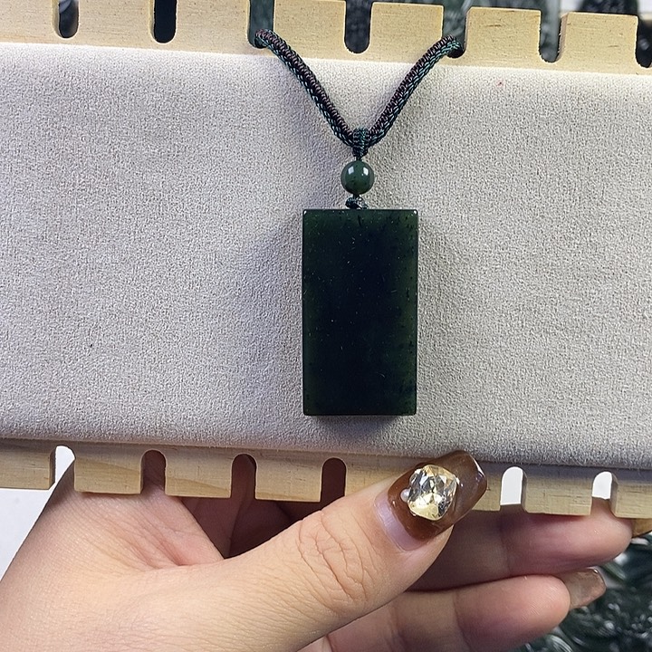 玉***师蛇纹石玉未镶嵌颈饰