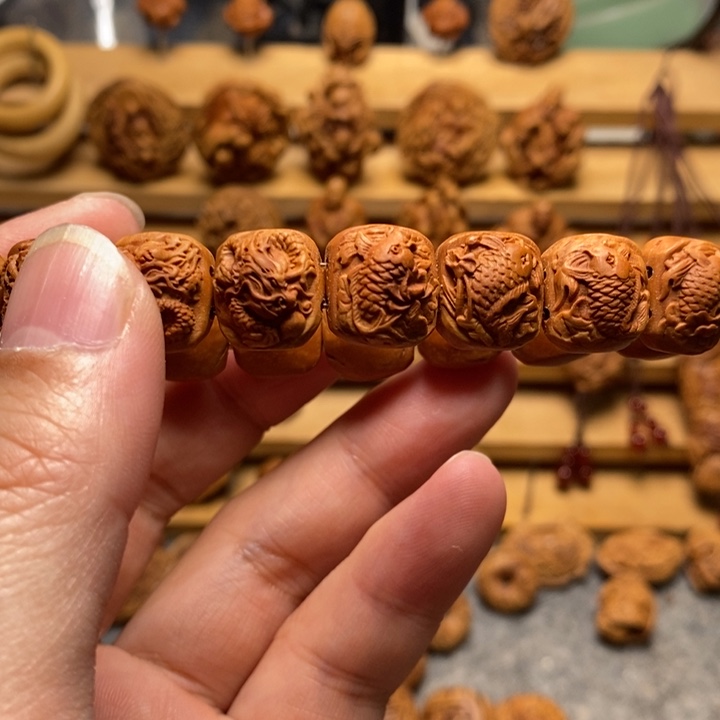 桃核雕刻鱼化龙小手牌