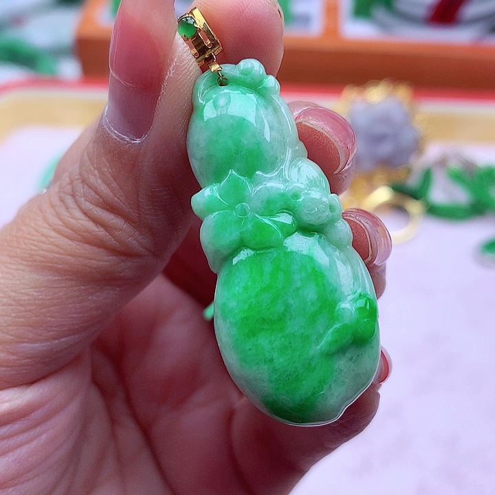 翡翠颈饰18K金镶嵌翡翠