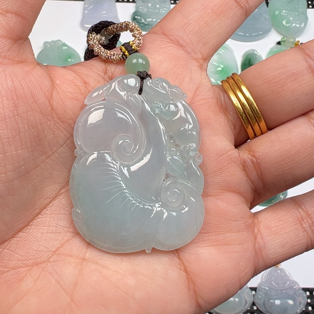 木***梅翡翠未镶嵌颈饰如意