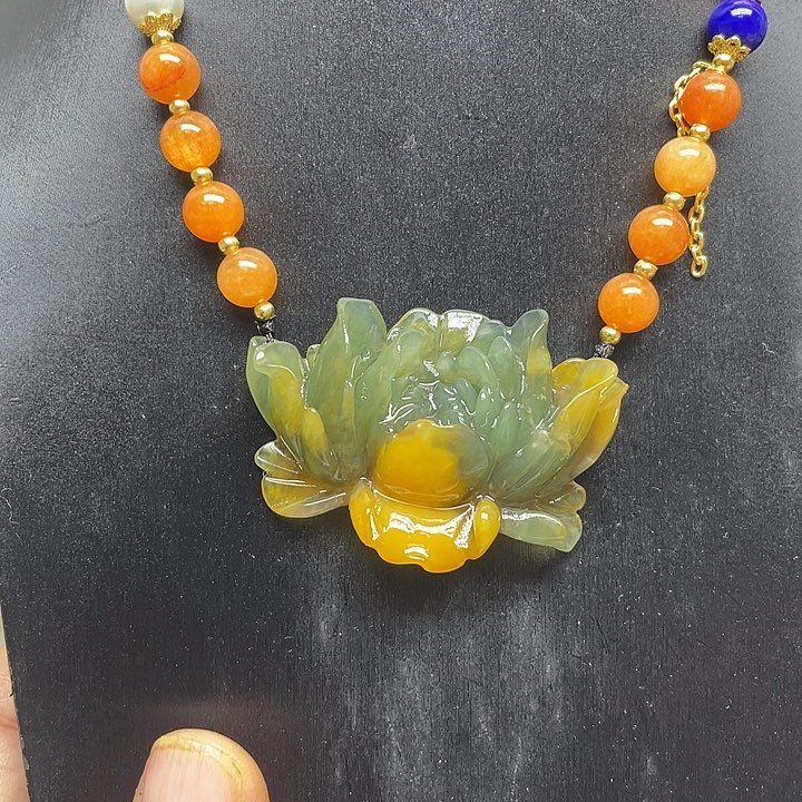 未镶嵌蛇纹石玉颈饰