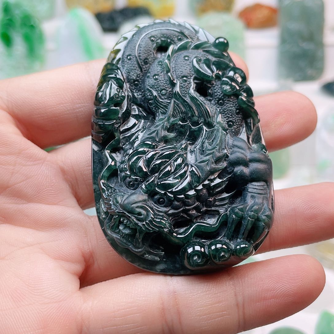 翡翠颈饰未镶嵌龙