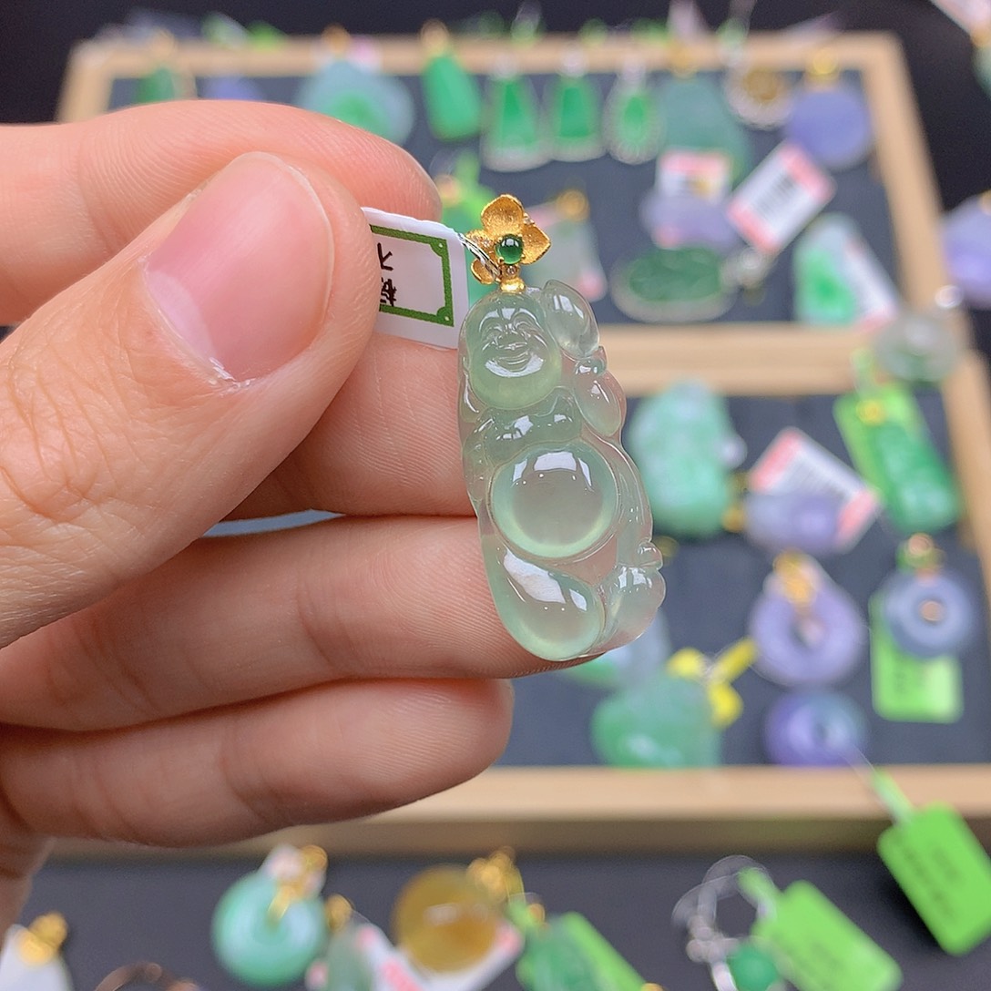 翡翠颈饰18K金镶嵌翡翠