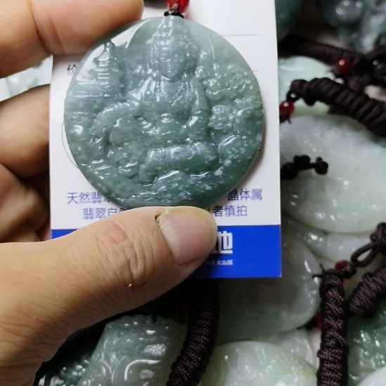 翡翠未镶嵌颈饰挂件
