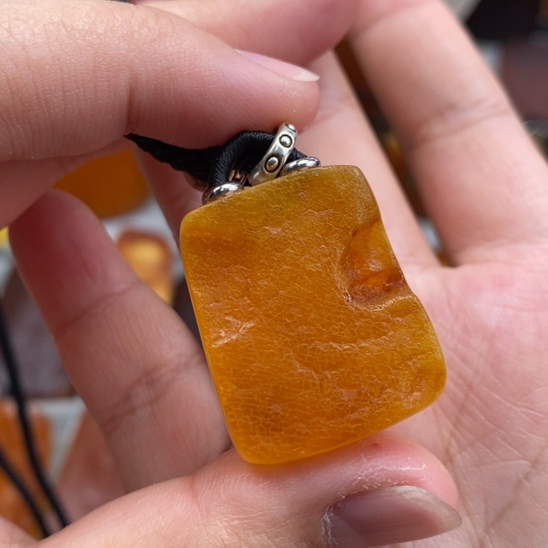 琥珀吊坠(赠链)未镶嵌