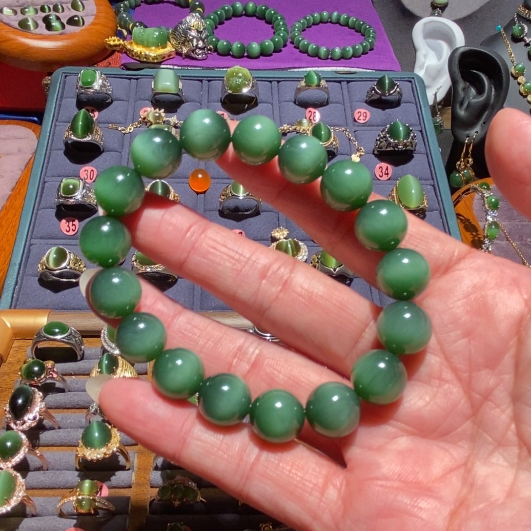 如***画和田玉（碧玉）未镶嵌手链