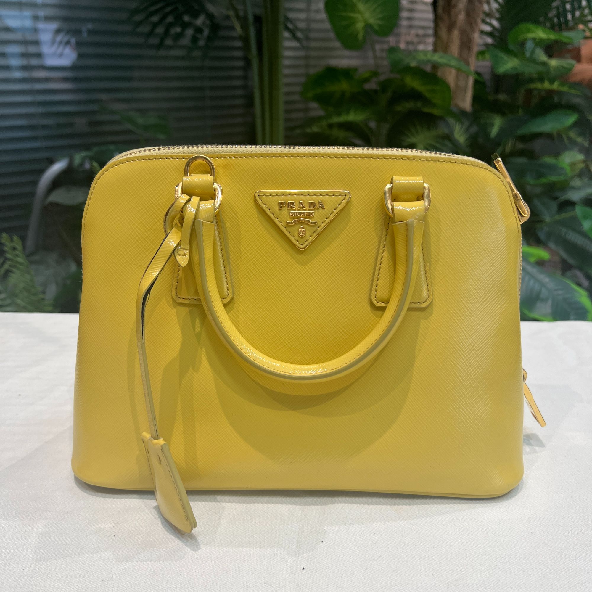 95新 Prada/普拉达 黄色贝壳手拎斜挎包/NMH