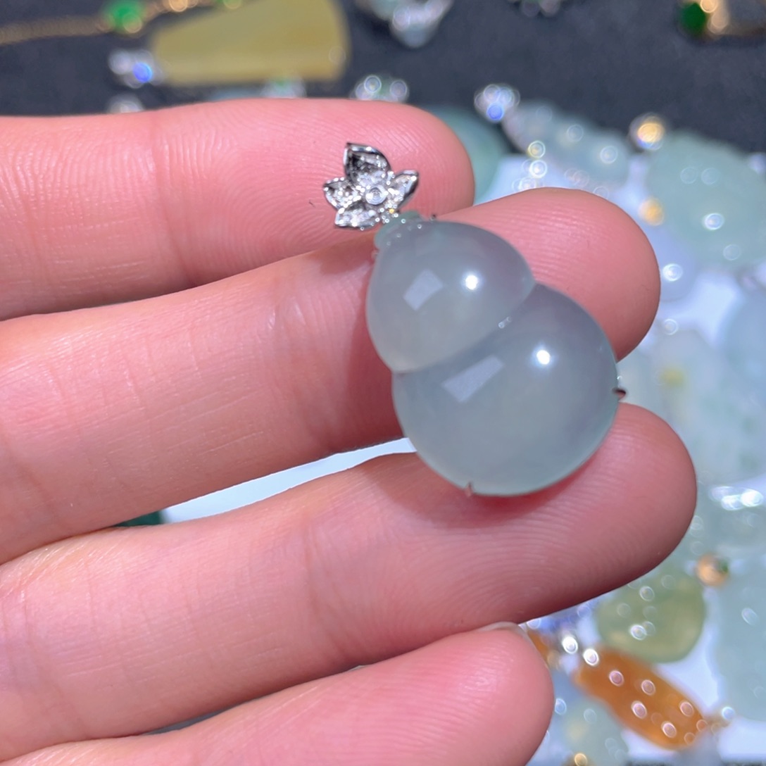 翡翠颈饰18K金镶嵌翡翠