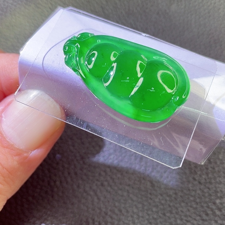 娃***机定制翡翠未镶嵌翡翠
