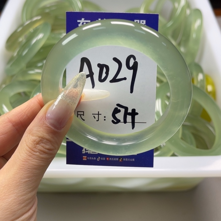 岫玉手镯未镶嵌手镯