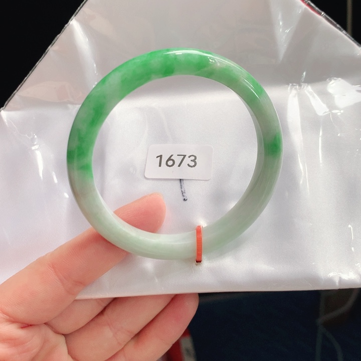 翡翠手镯未镶嵌天然翡翠手镯01