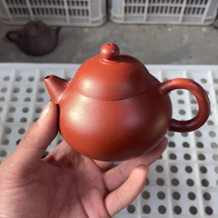 老厂紫砂壶一件。