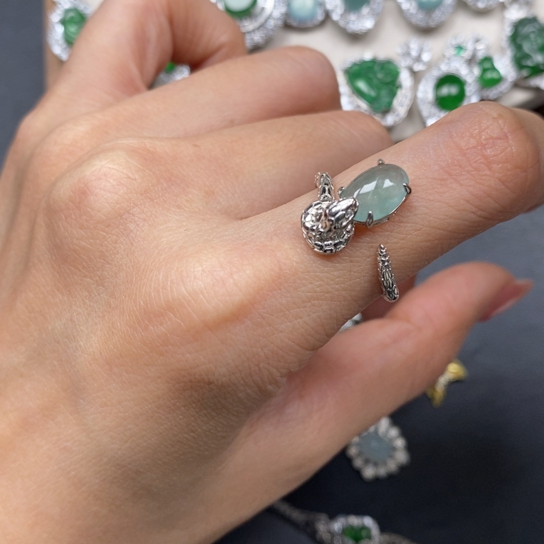 翡翠颈饰未镶嵌翡翠