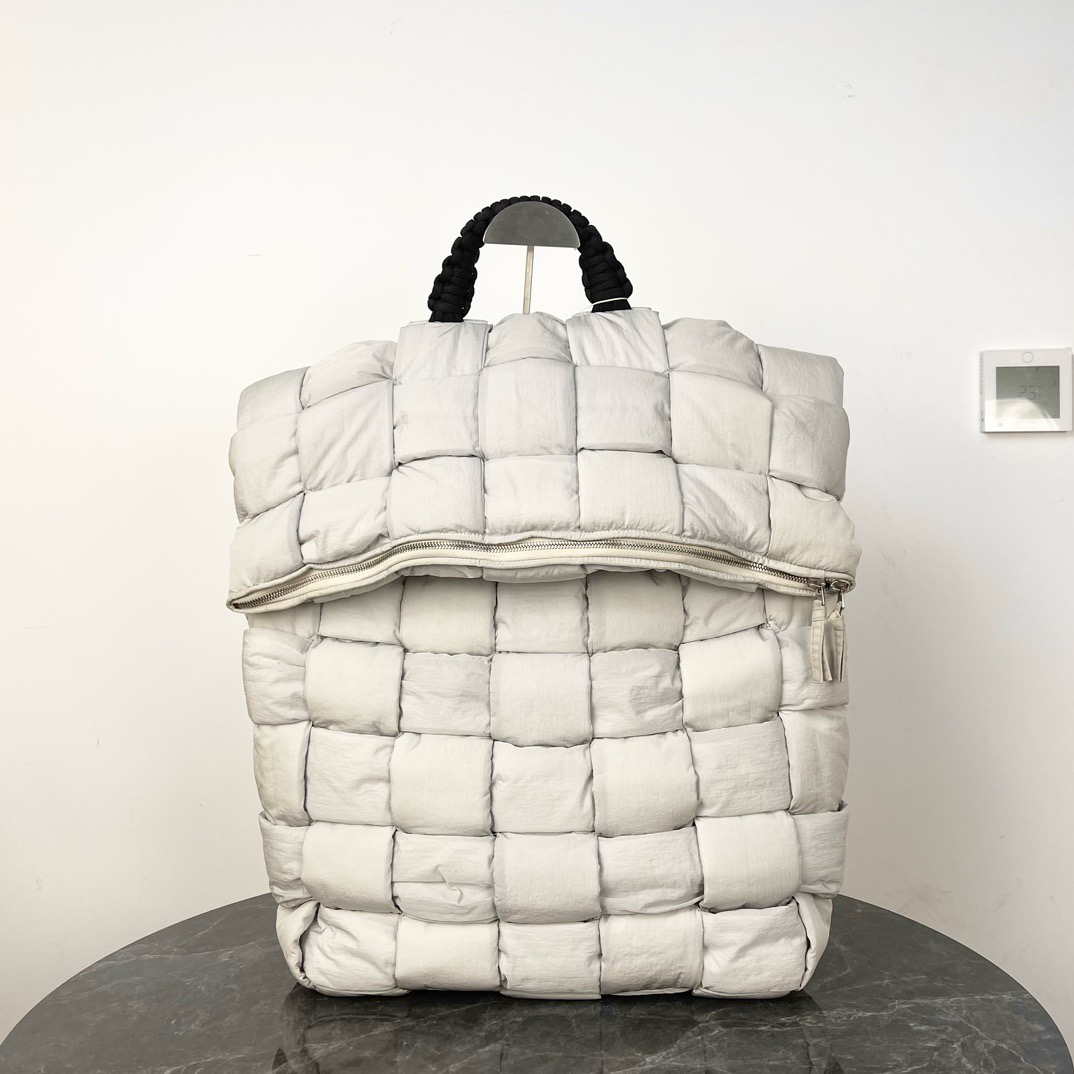 95新 BOTTEGA VENETA/葆蝶家 嘉壹/（6002）编织网格白色双肩包