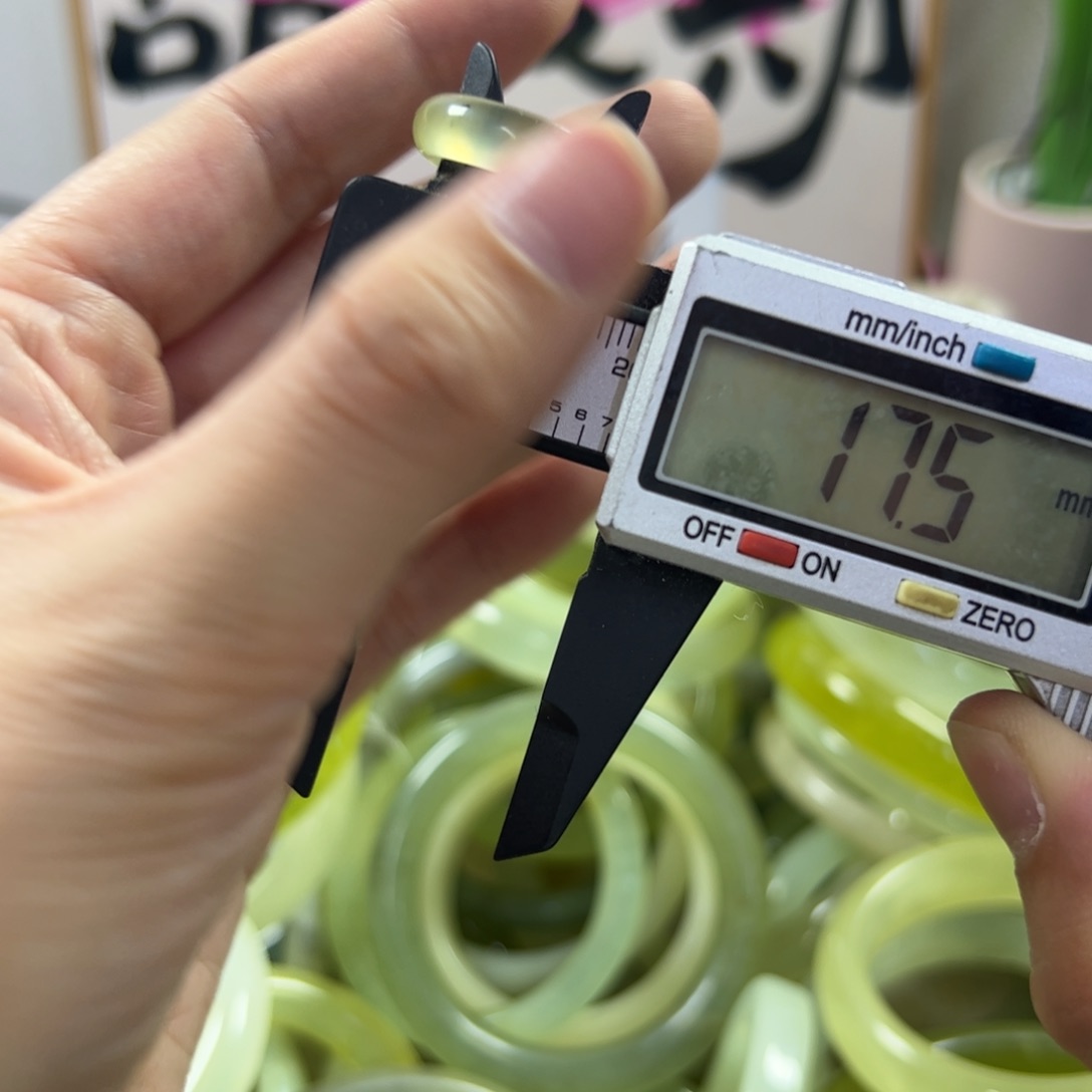 蛇纹石玉手镯未镶嵌25