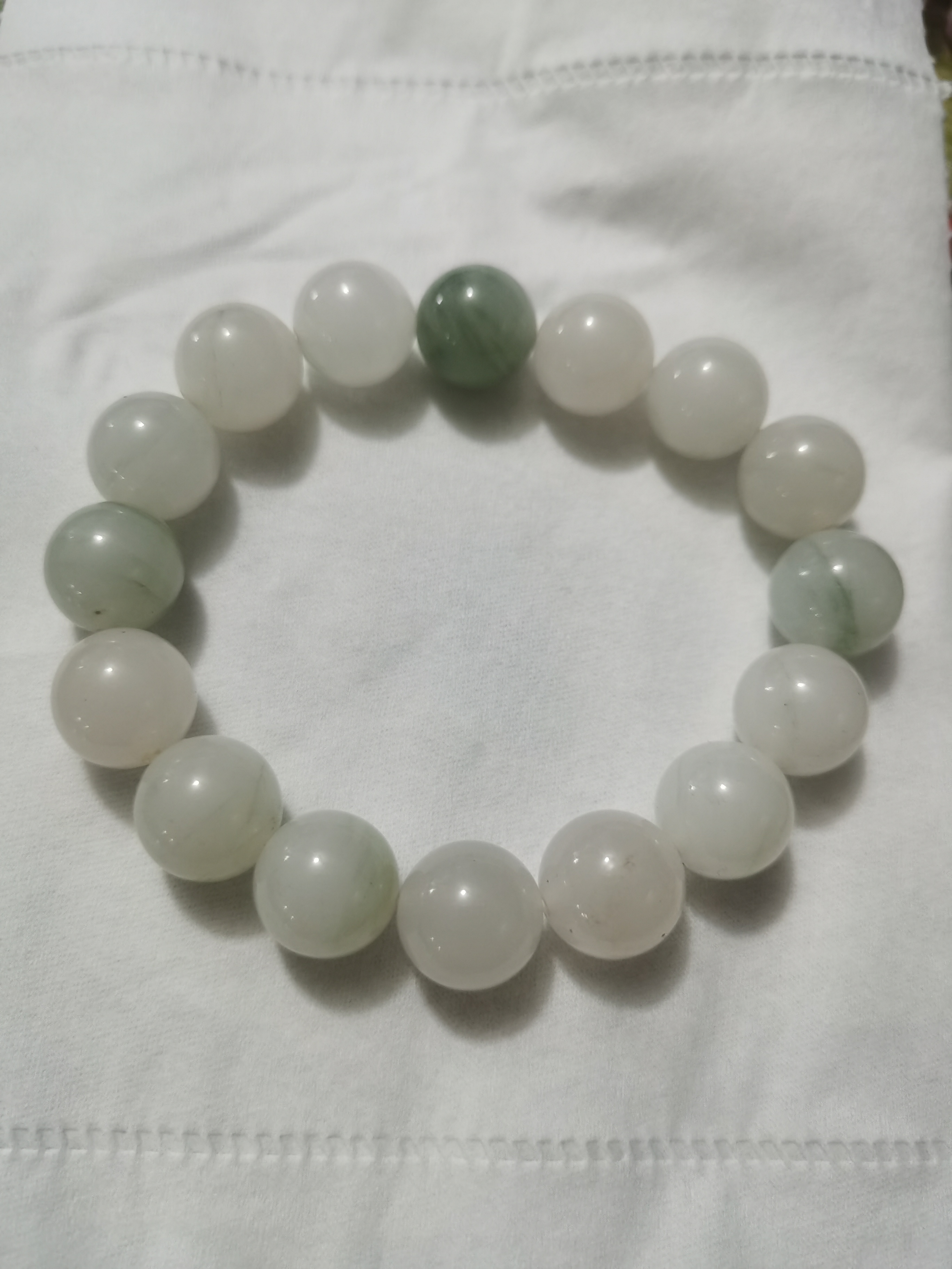 新疆天山冰翠天然时尚手串随机拍一发一