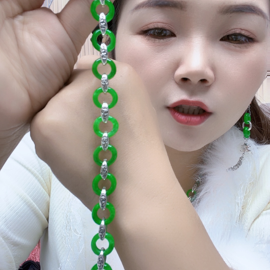 翡翠未镶嵌颈饰手链