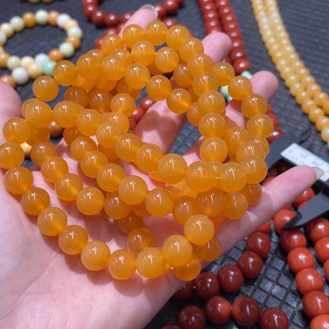 石英质玉（黄龙玉）未镶嵌颈饰