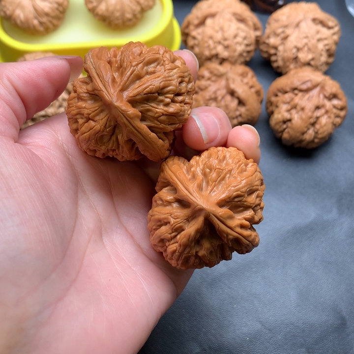 文玩核桃吊坠红锦鲤