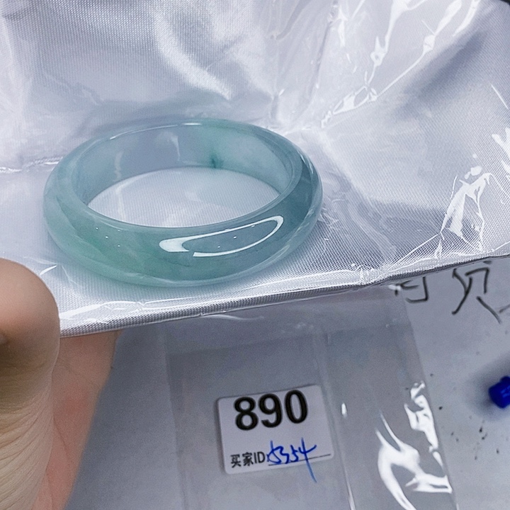 翡翠未镶嵌手镯一图一物实物为准（微瑕处理）