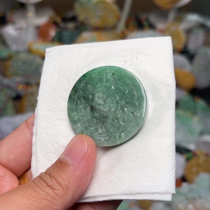 翡翠颈饰未镶嵌吊坠