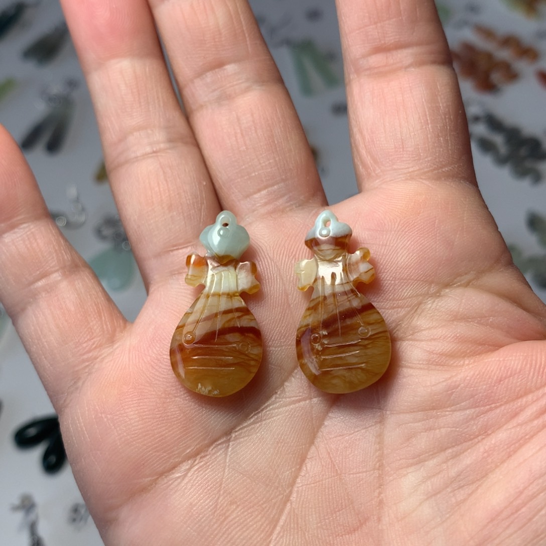 蛇纹石玉耳环未镶嵌