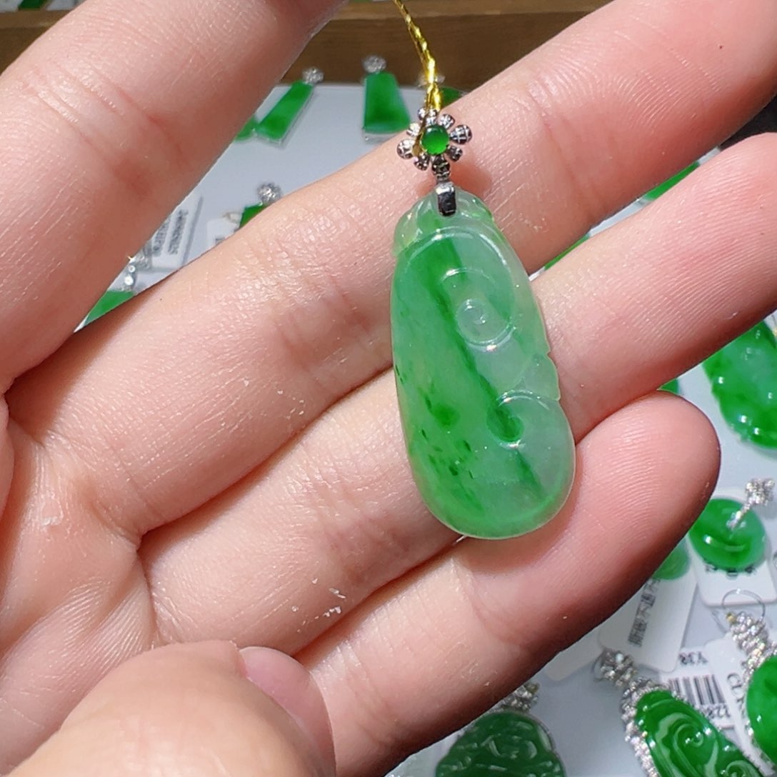 翡翠18K金镶嵌颈饰翡翠