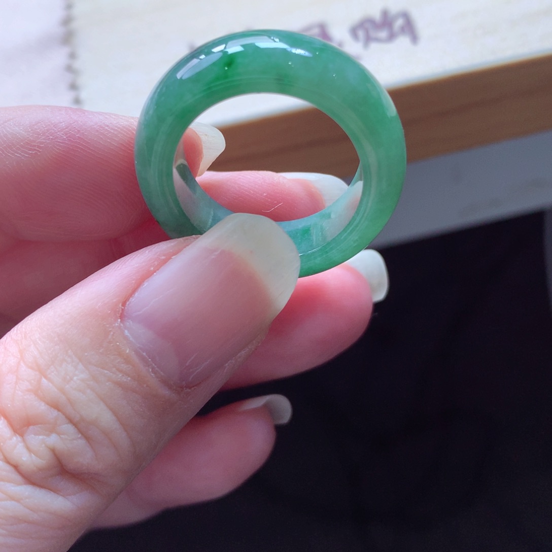 翡翠颈饰未镶嵌吊坠