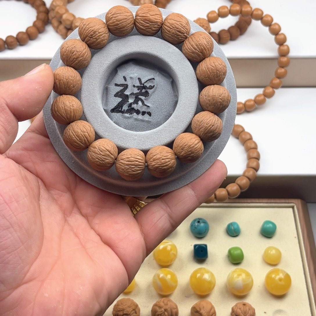 冷***一猴头核桃吊坠原皮