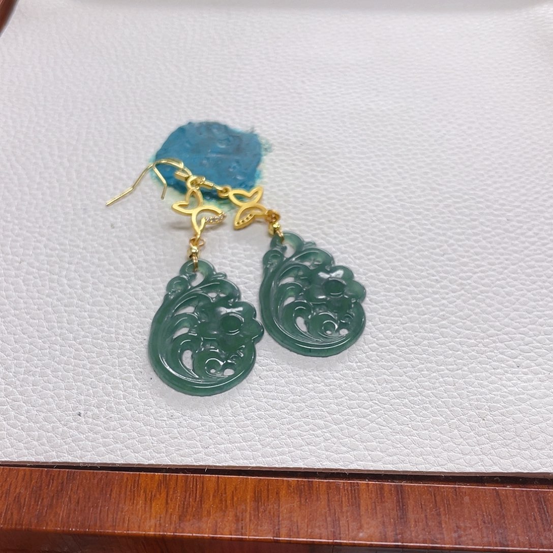 翡翠未镶嵌颈饰耳坠