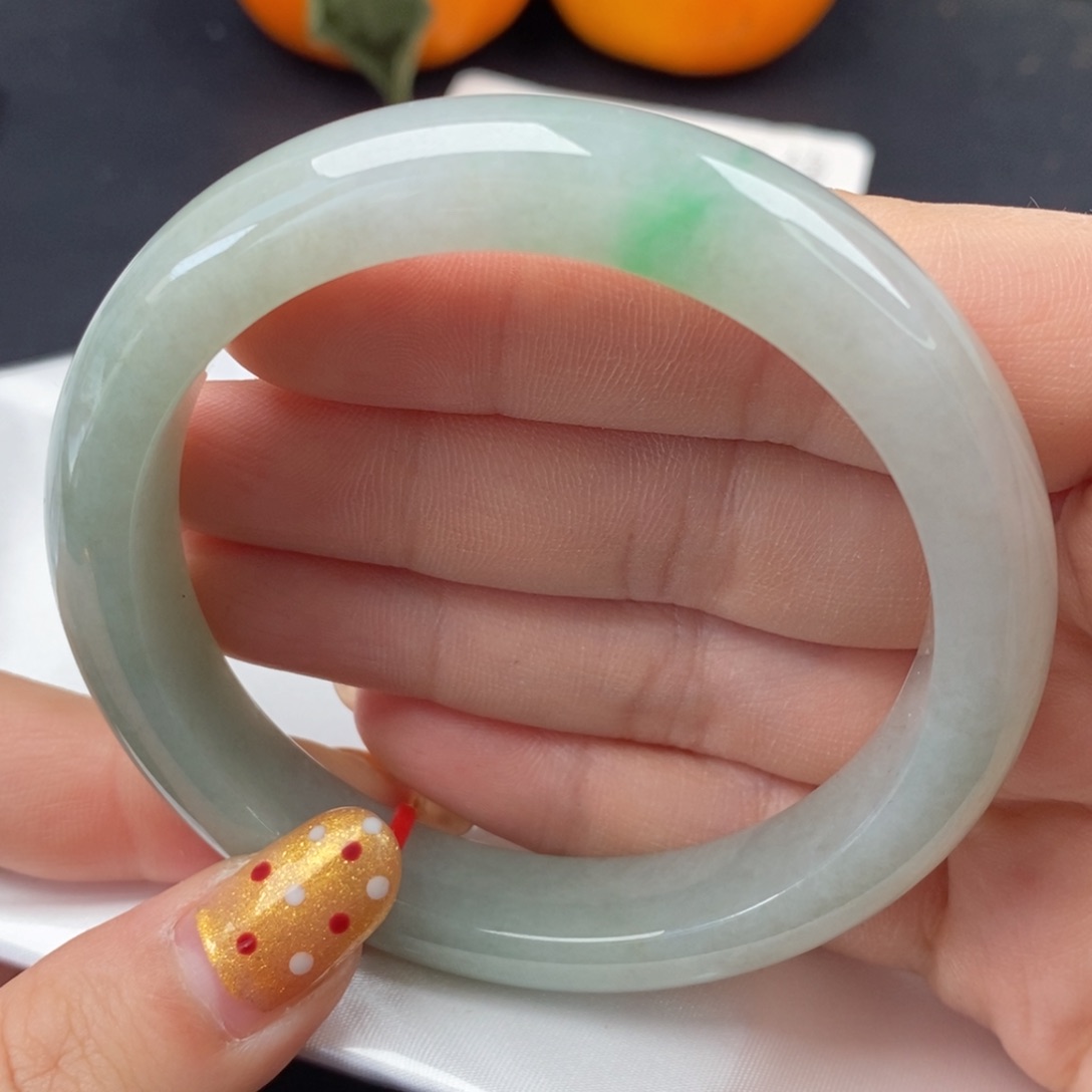 翡翠手镯未镶嵌60圈口