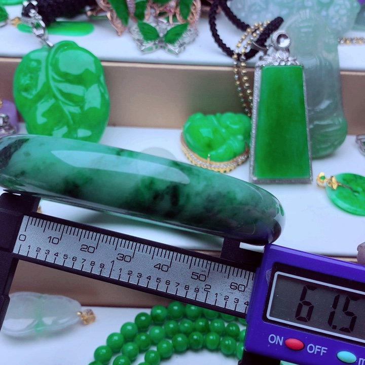 翡翠手镯未镶嵌手镯