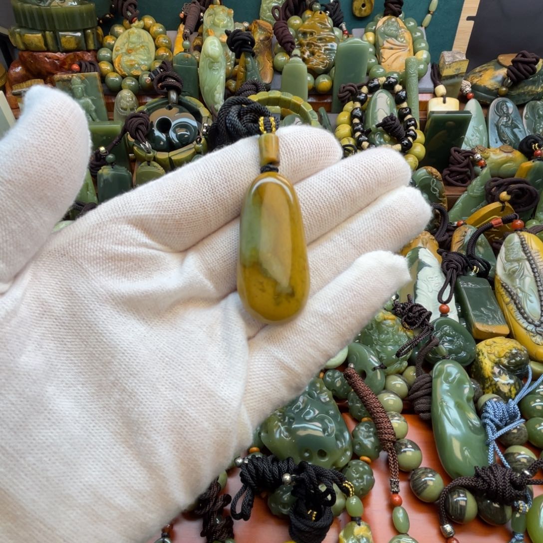 岫岩河磨玉（透闪石质玉）未镶嵌颈饰