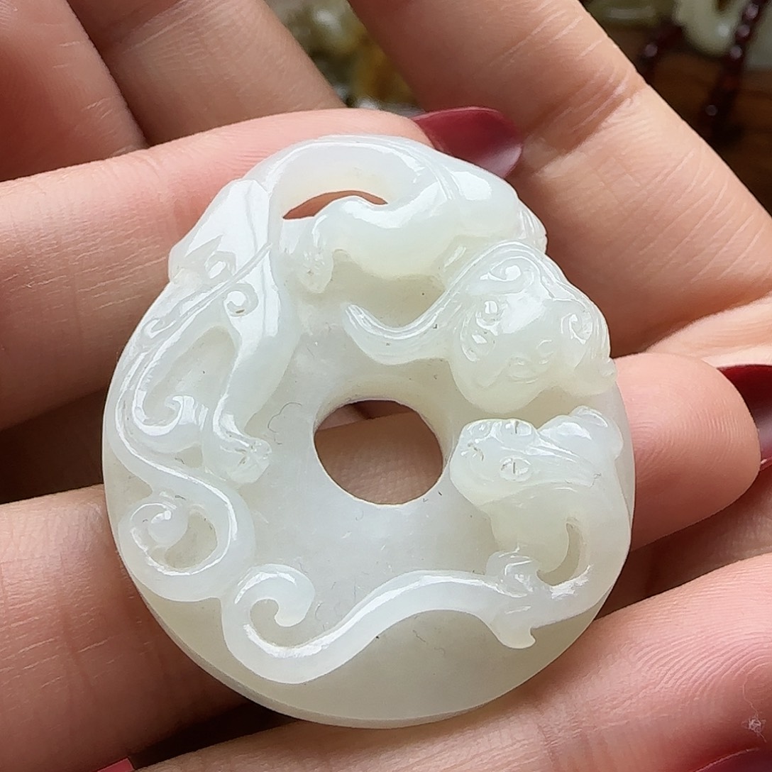 聚***司和田玉未镶嵌挂件