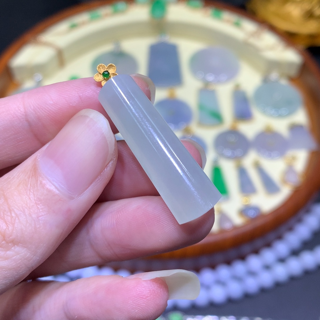 翡翠吊坠(不含链)18K金镶嵌