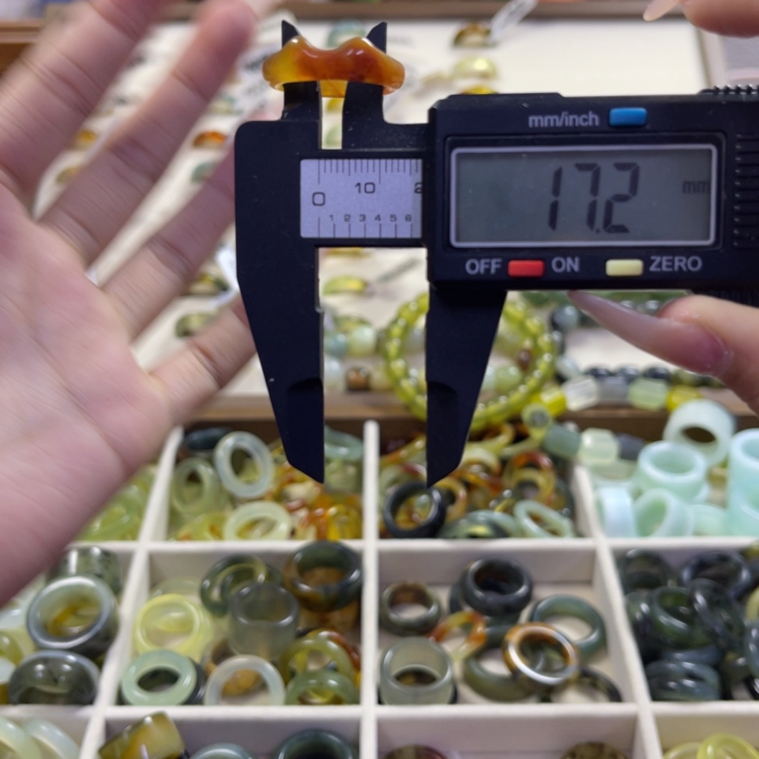 蛇纹石玉未镶嵌手镯108