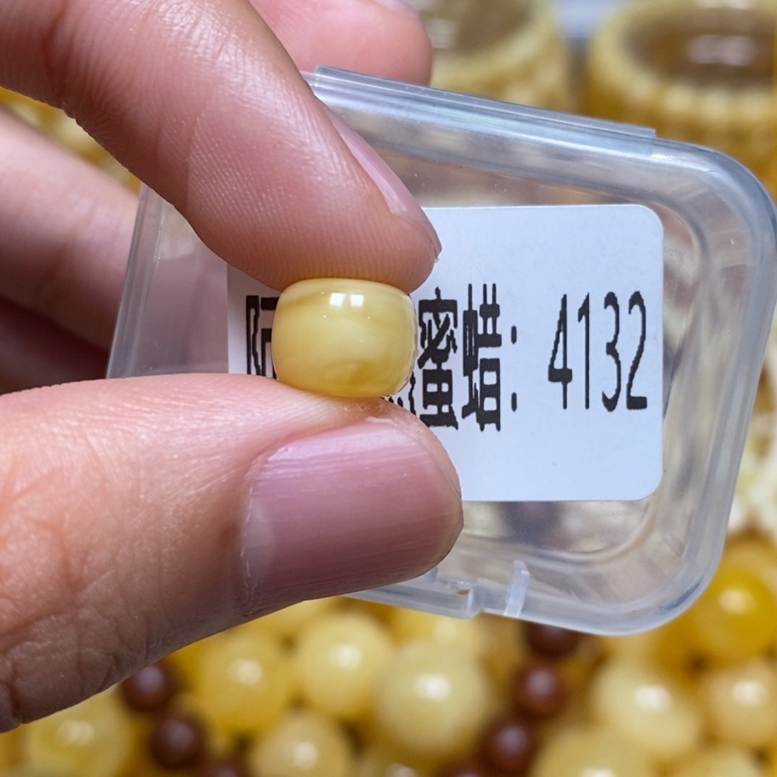蜜蜡未镶嵌珠宝奇石4132