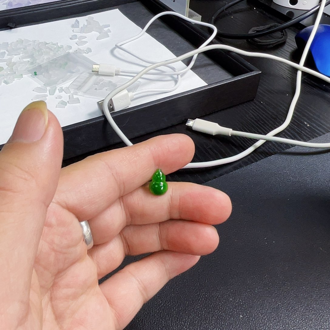 裸石翡翠FT005辣阳绿葫芦