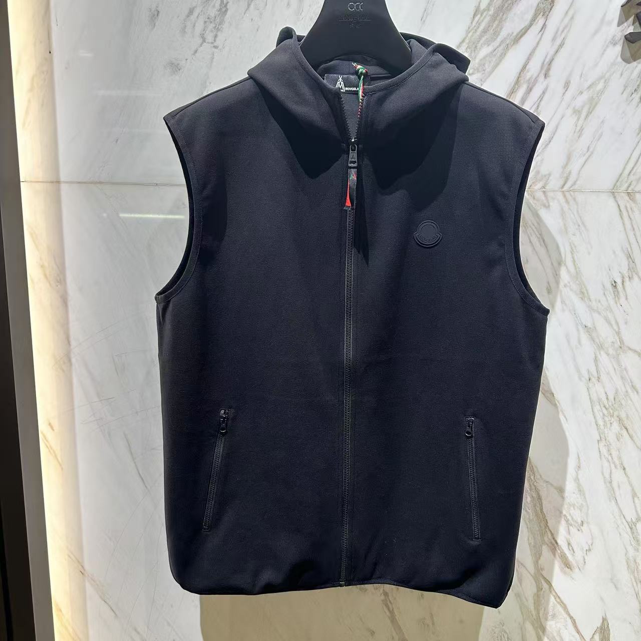 MOVGELAR蒙口丽莱尔时尚无袖连帽夹克经典黑色保暖打底马甲背心