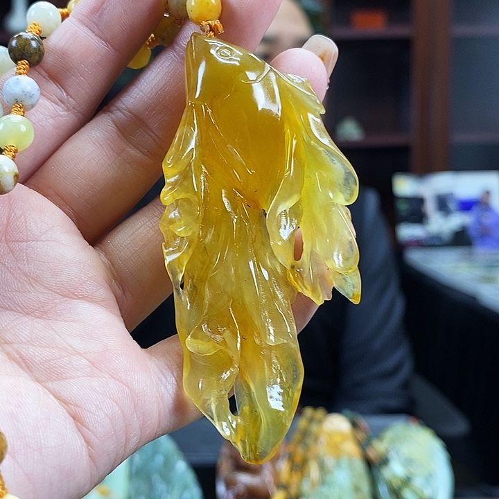 蛇纹石玉吊坠未镶嵌