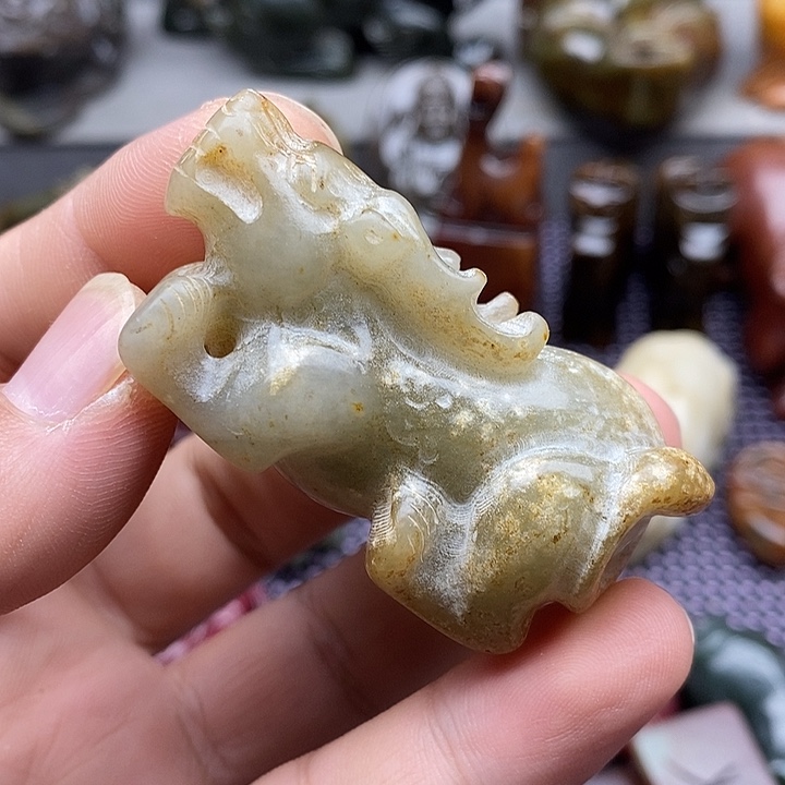 未镶嵌蛇纹石玉颈饰