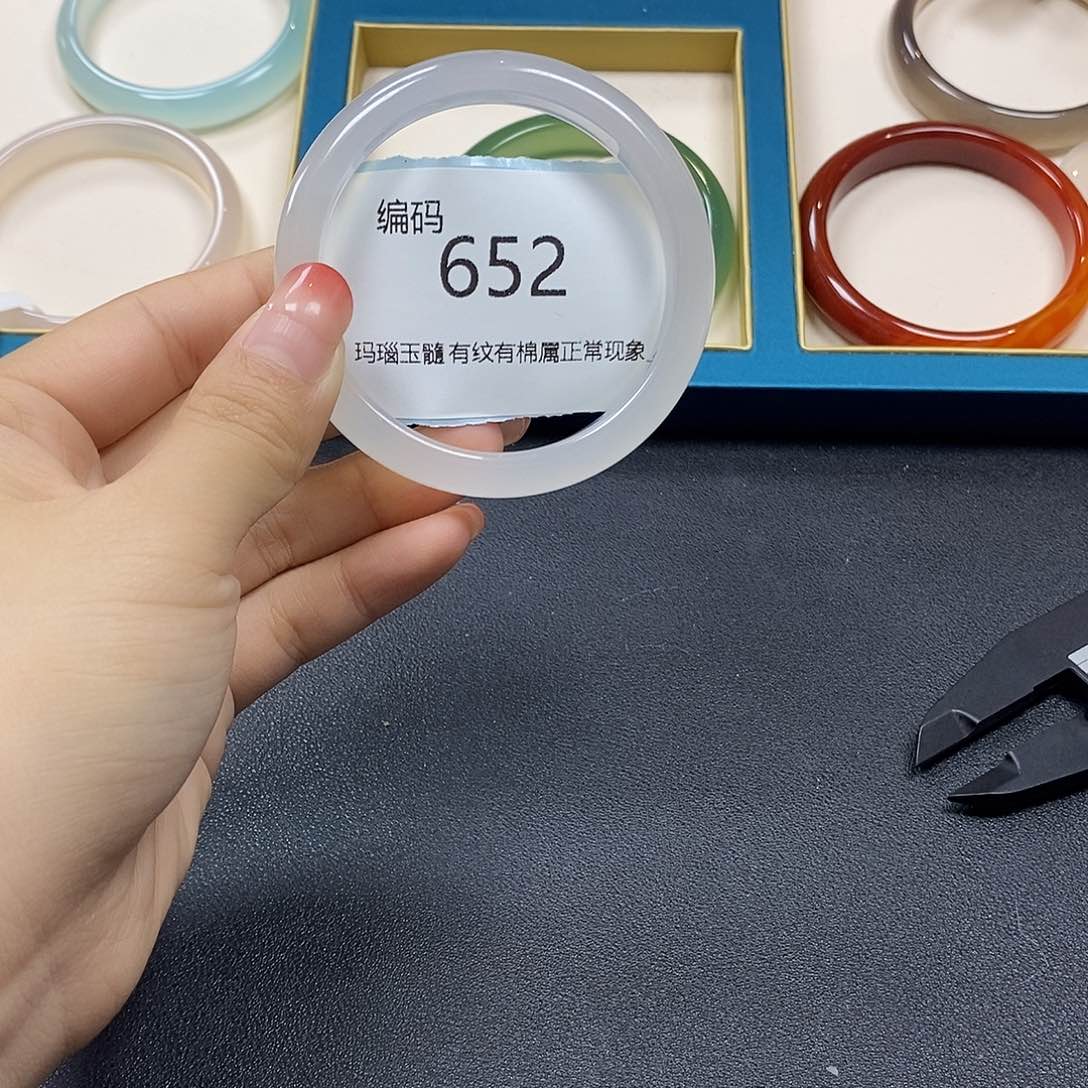 玛瑙/玉髓手镯未镶嵌