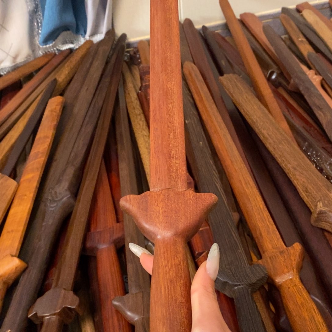 乔****糕沙比利单手剑精品