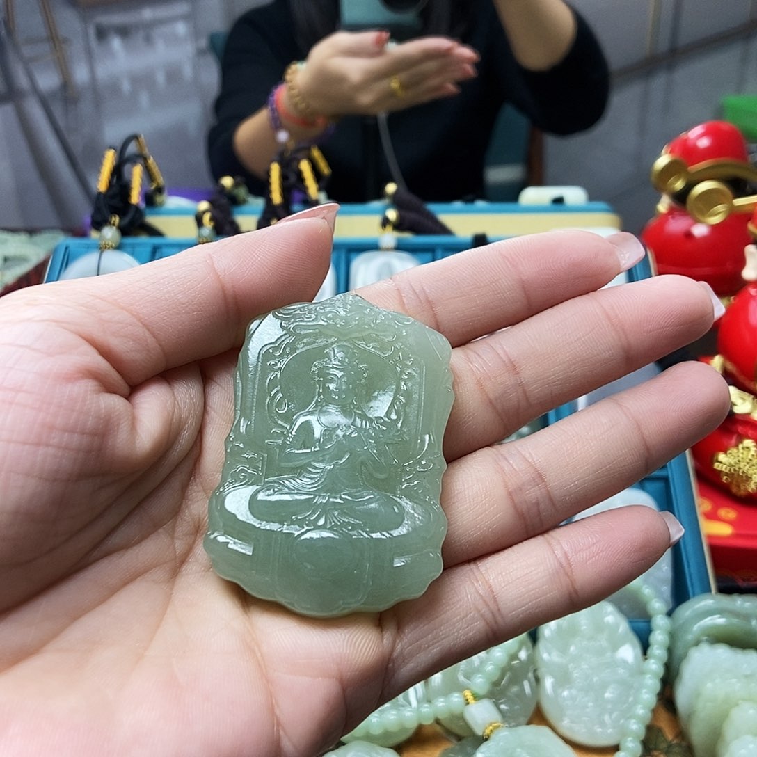 和田玉颈饰未镶嵌！