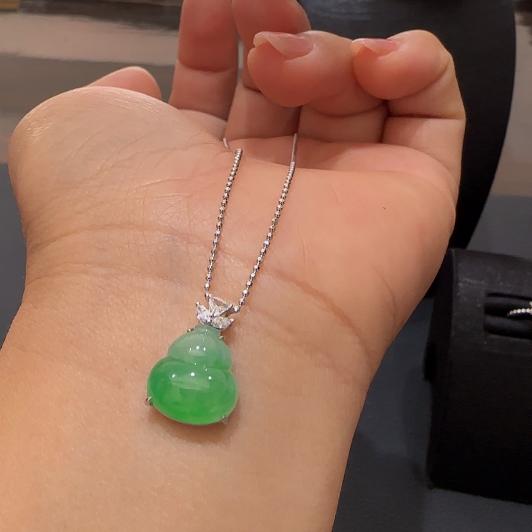 翡翠颈饰18K金镶嵌L葫芦
