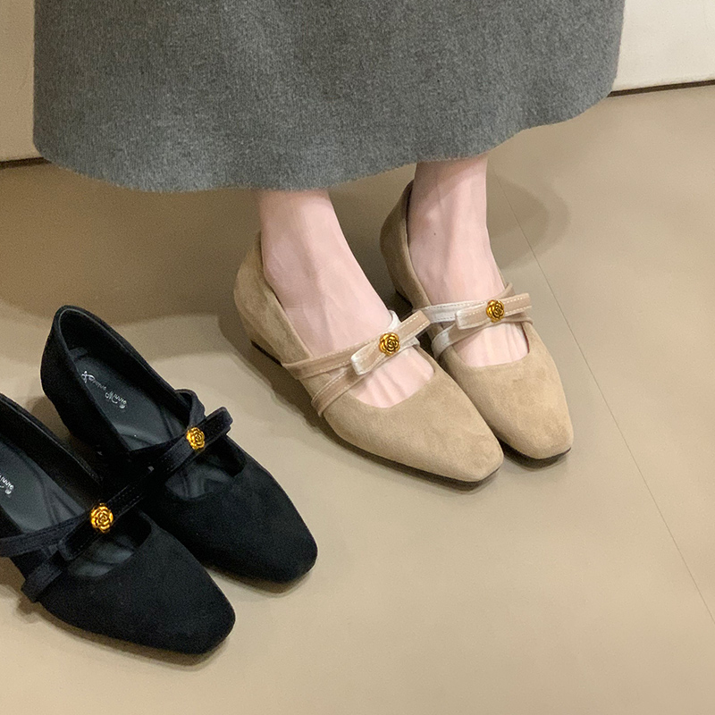 绒面山茶花蝴蝶结坡跟玛丽珍鞋新款复古一字带粗跟单鞋